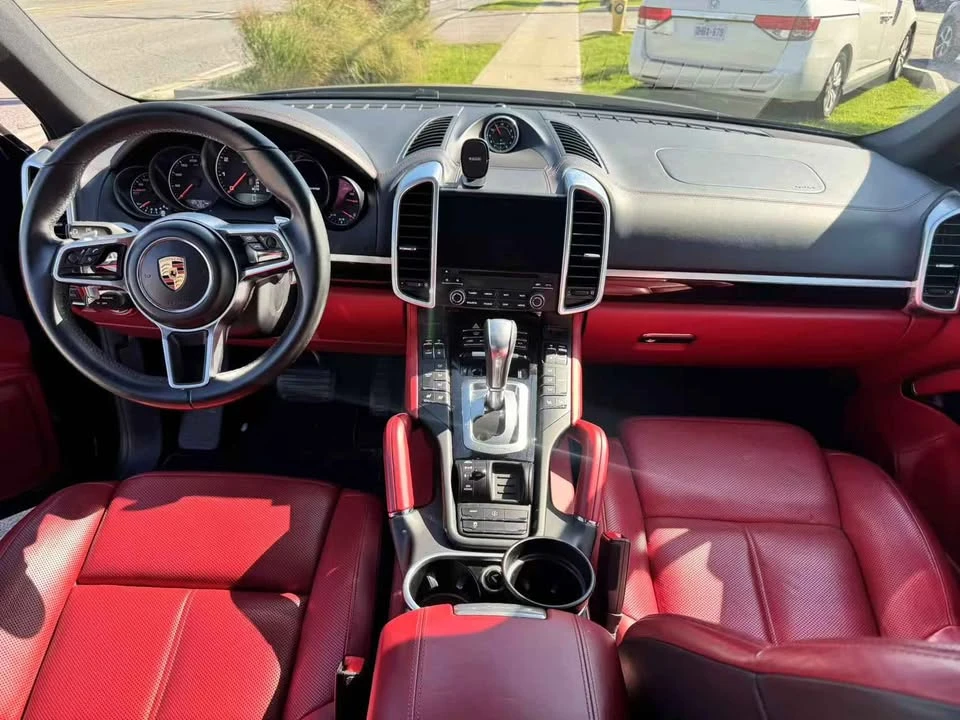 2017 Porsche 958 Cayenne - Image 8 of 16