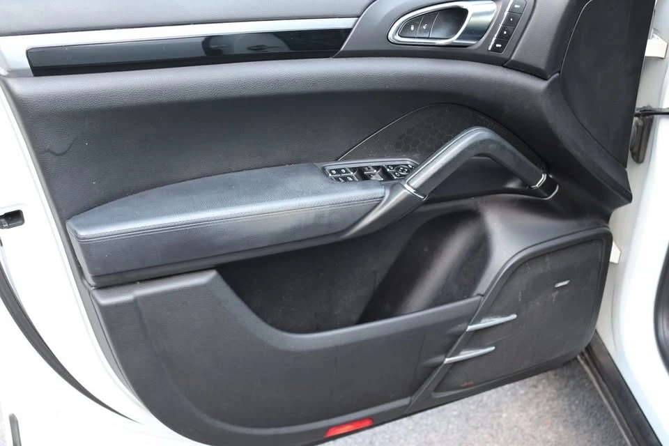 2017 Porsche 958 Cayenne - Image 15 of 20