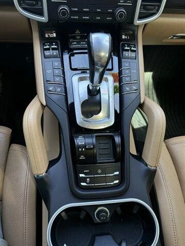2017 Porsche 958 Cayenne - Image 13 of 20