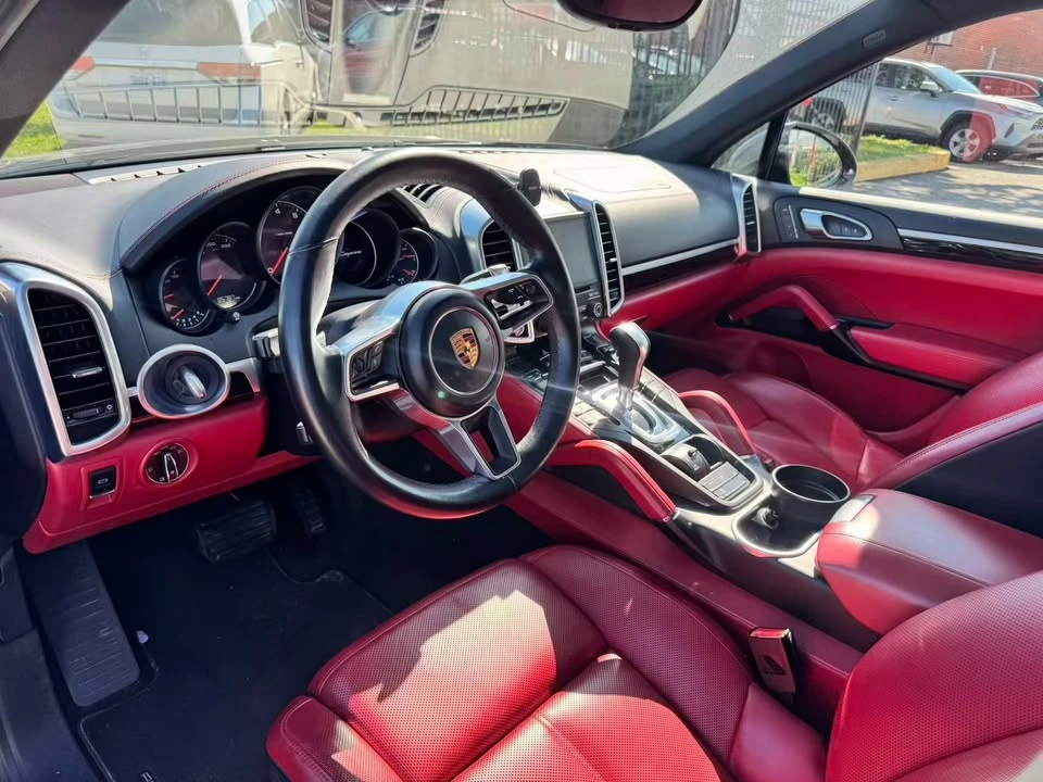 2017 Porsche 958 Cayenne - Image 9 of 16