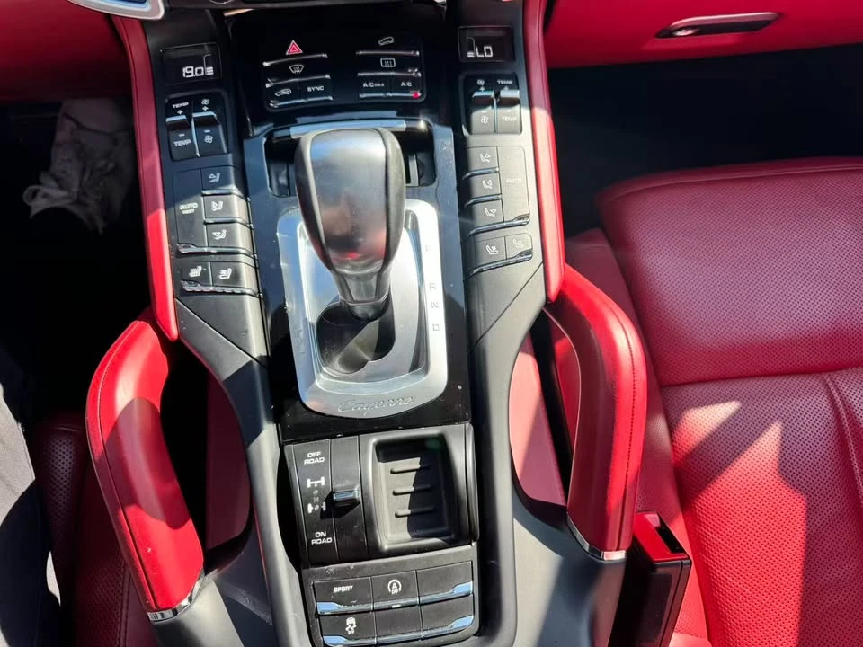 2017 Porsche 958 Cayenne - Image 12 of 16
