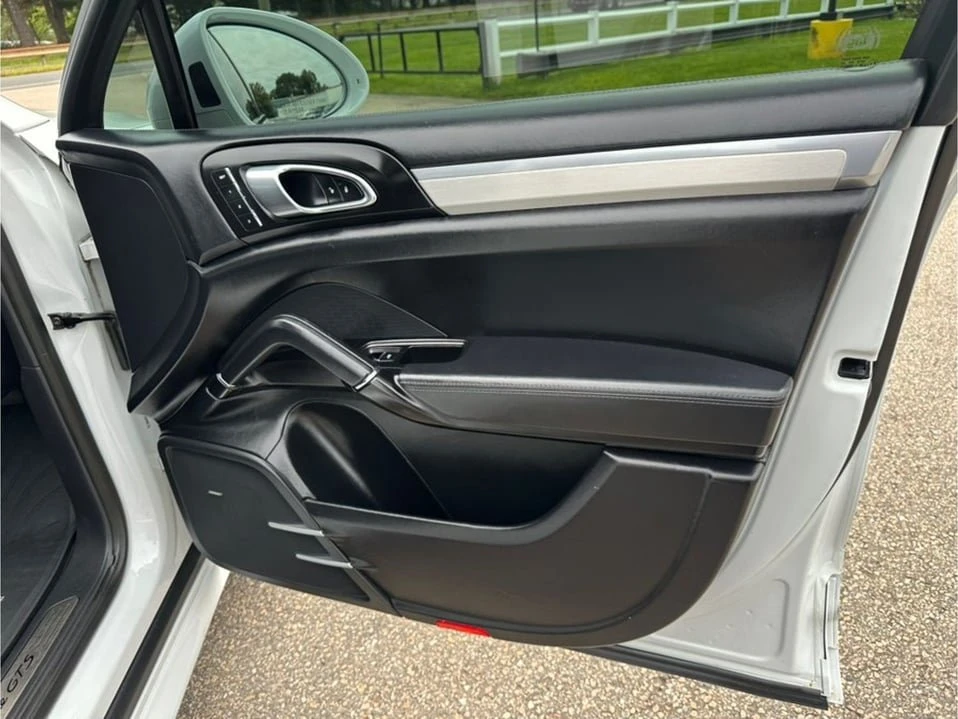 2017 Porsche 958 Cayenne - Image 10 of 20