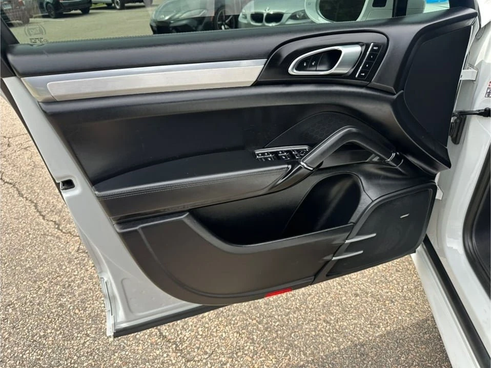 2017 Porsche 958 Cayenne - Image 9 of 20