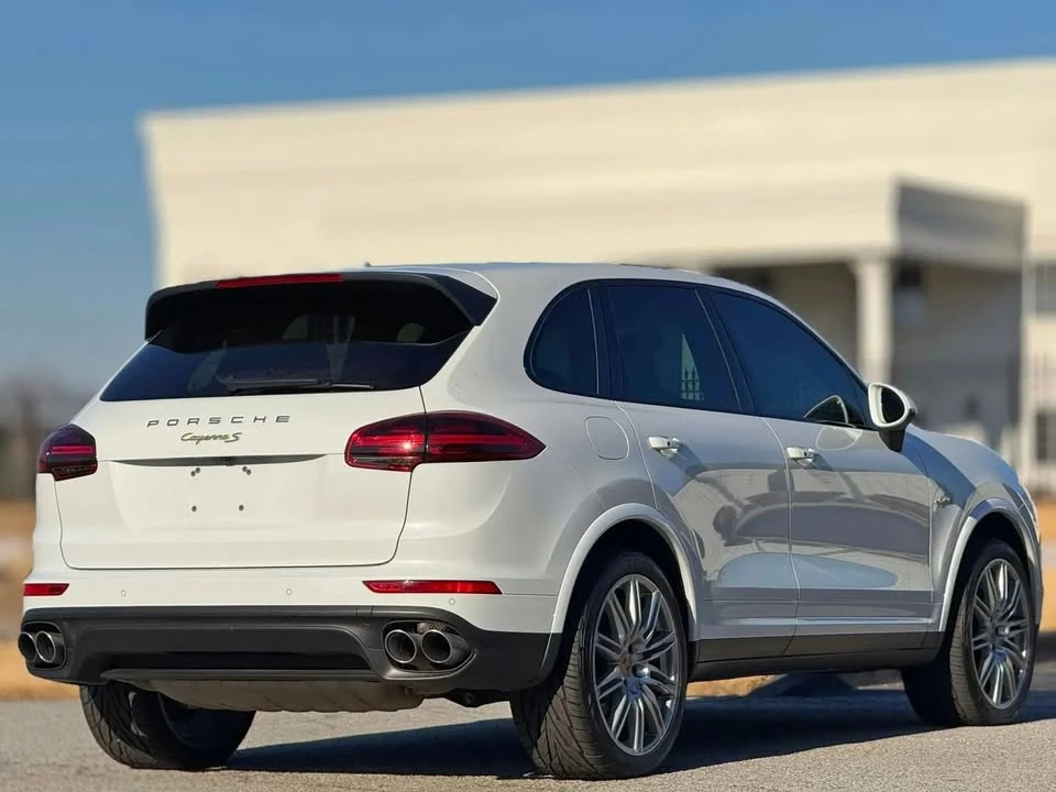 2017 Porsche 958 Cayenne - Image 10 of 20