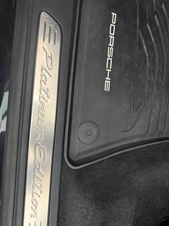2017 Porsche 958 Cayenne - Image 8 of 18