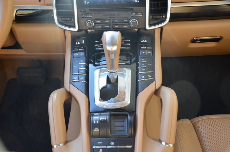 2017 Porsche 958 Cayenne - Image 10 of 17