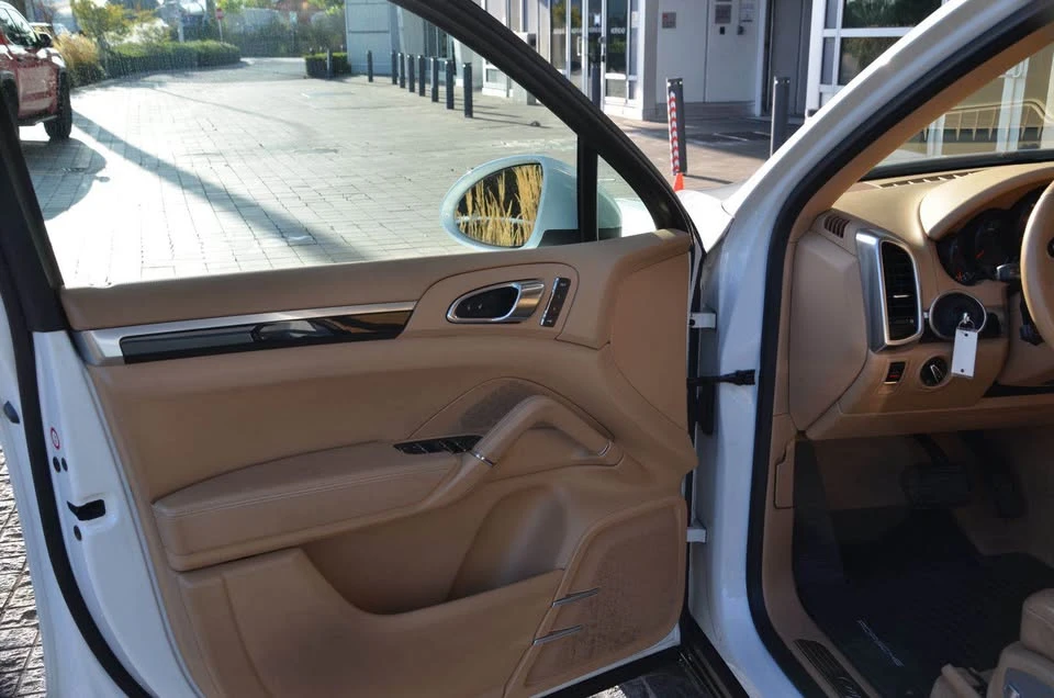 2017 Porsche 958 Cayenne - Image 16 of 17
