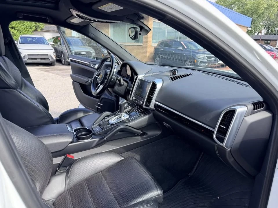 2017 Porsche 958 Cayenne - Image 17 of 20