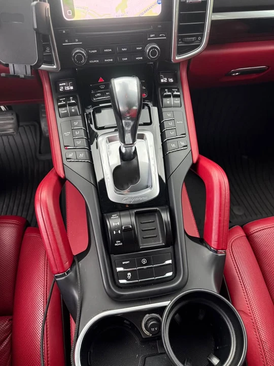 2017 Porsche 958 Cayenne - Image 14 of 18