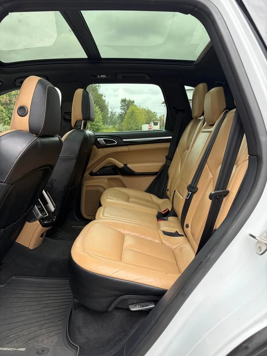 2017 Porsche 958 Cayenne - Image 16 of 17