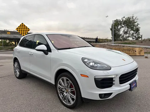 2017 Porsche Cayenne Platinum Edition