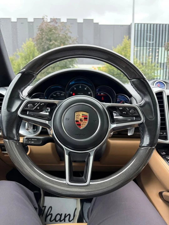 2017 Porsche 958 Cayenne - Image 9 of 17