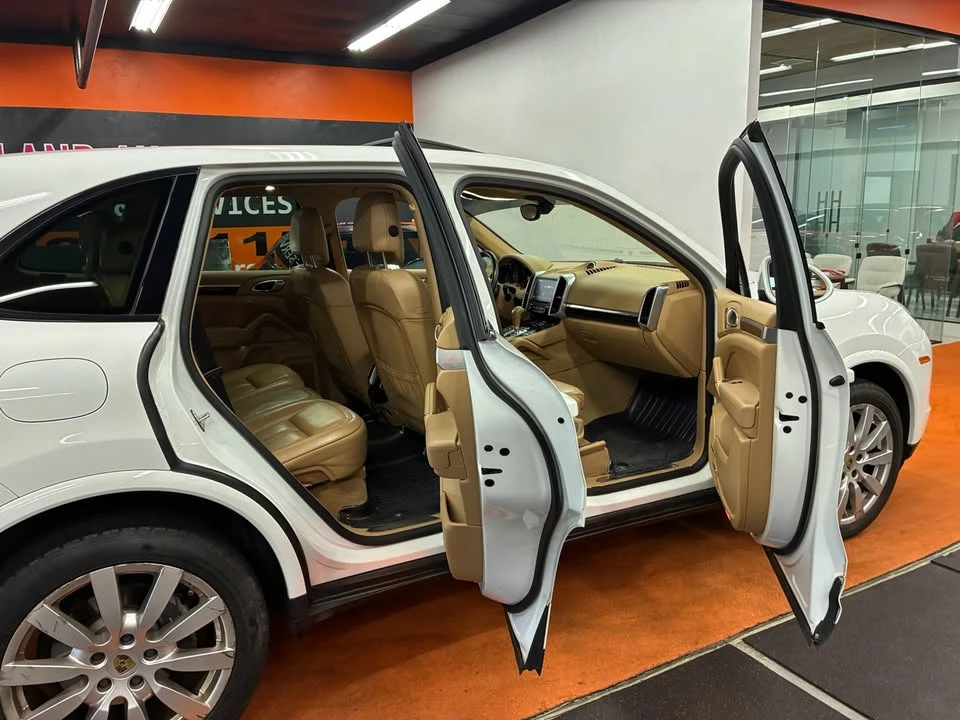 2017 Porsche 958 Cayenne - Image 9 of 20