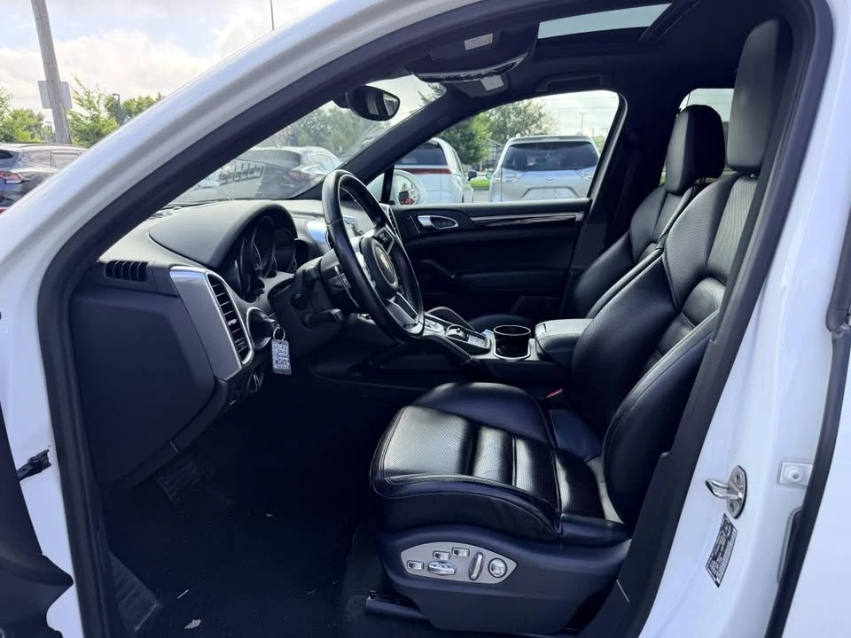 2017 Porsche 958 Cayenne - Image 11 of 20