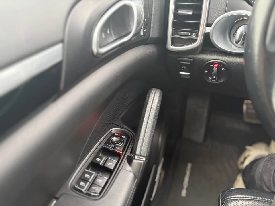 2017 Porsche 958 Cayenne - Image 18 of 20