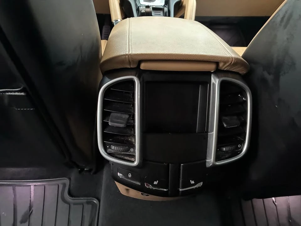 2017 Porsche 958 Cayenne - Image 8 of 14