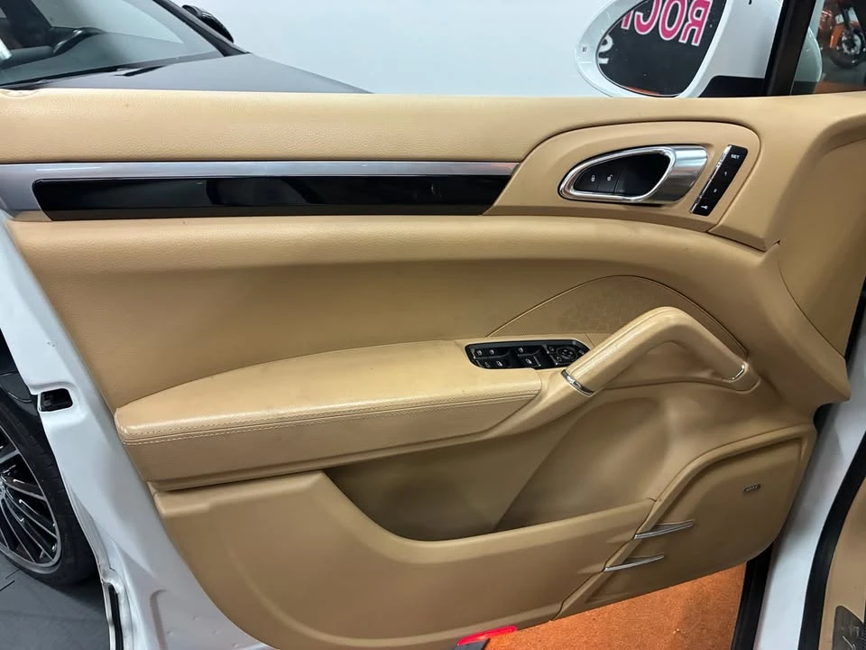 2017 Porsche 958 Cayenne - Image 10 of 20
