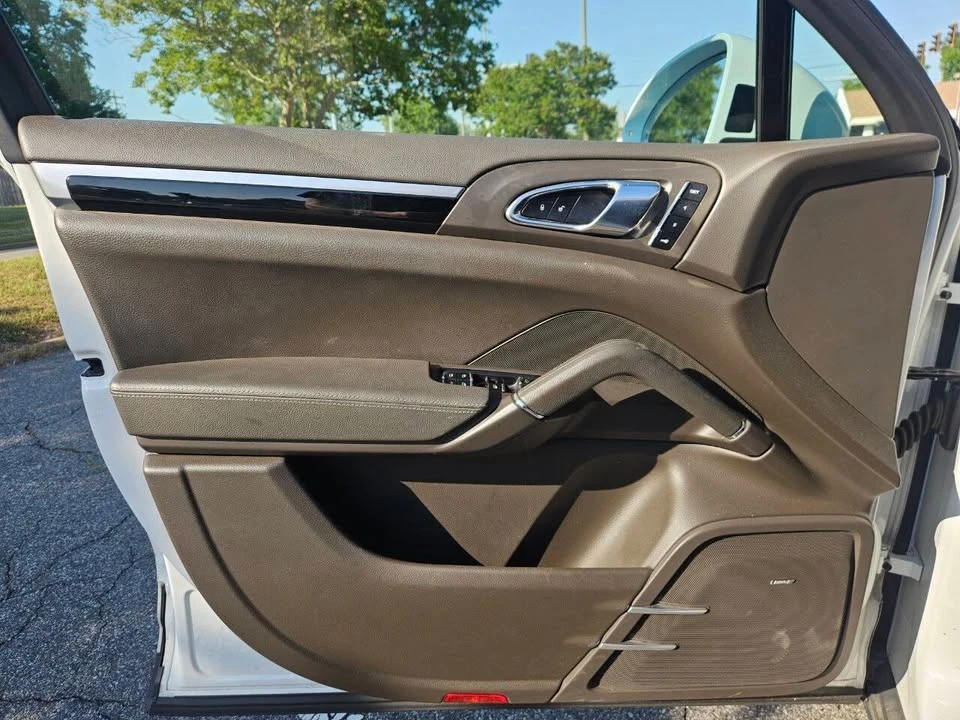 2017 Porsche 958 Cayenne - Image 13 of 20