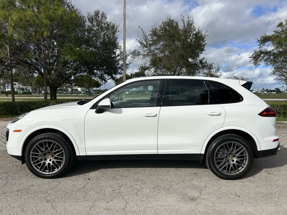 2017 Porsche 958 Cayenne - Image 16 of 21