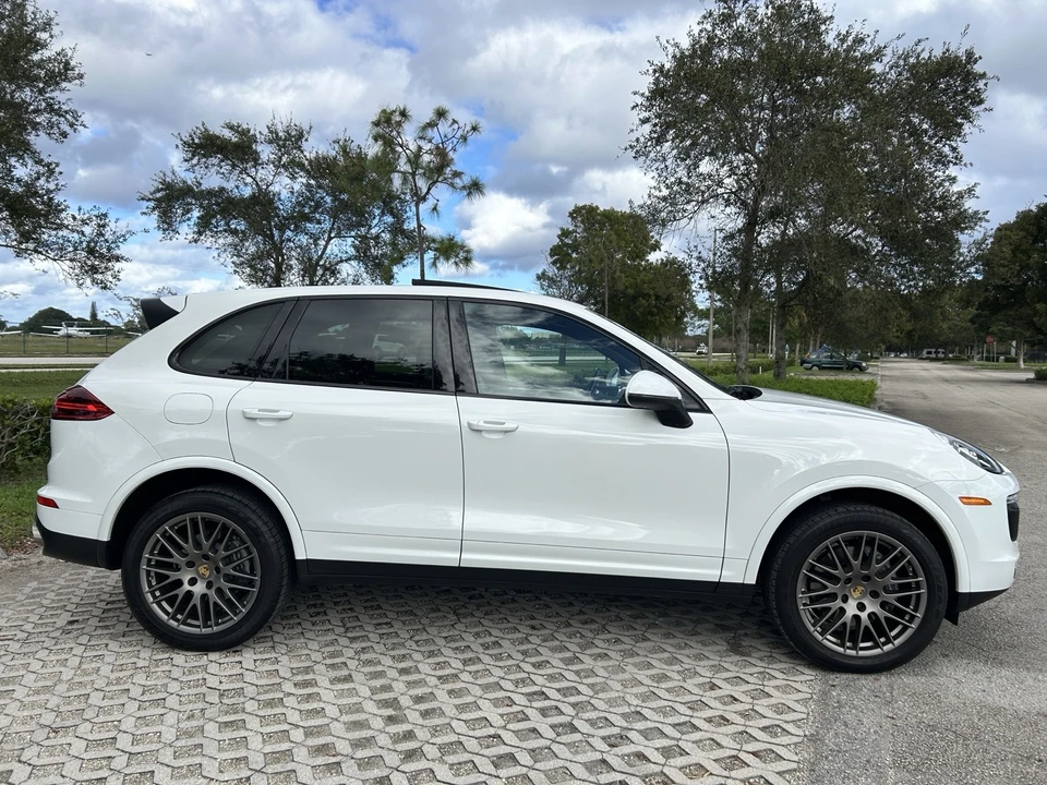 2017 Porsche 958 Cayenne - Image 7 of 21
