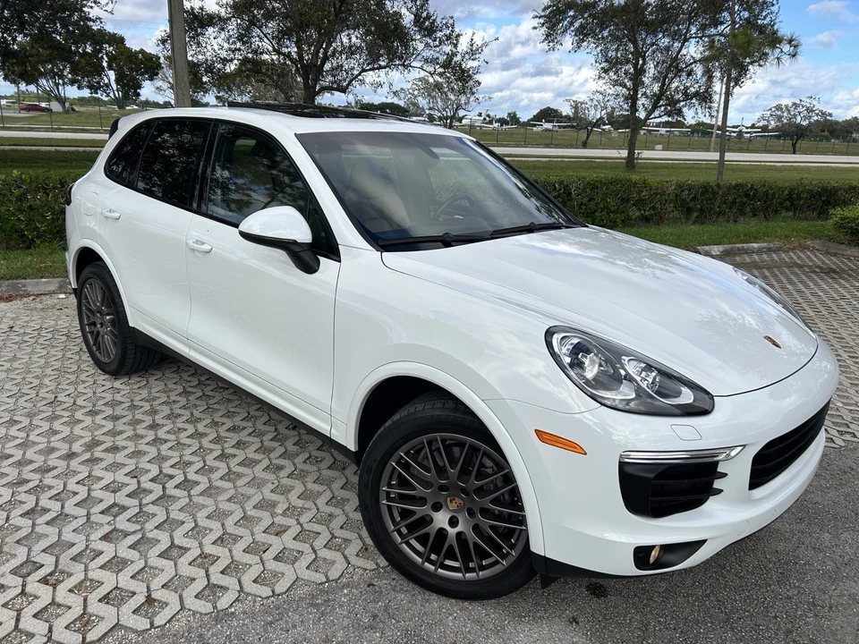2017 Porsche 958 Cayenne - Image 4 of 21