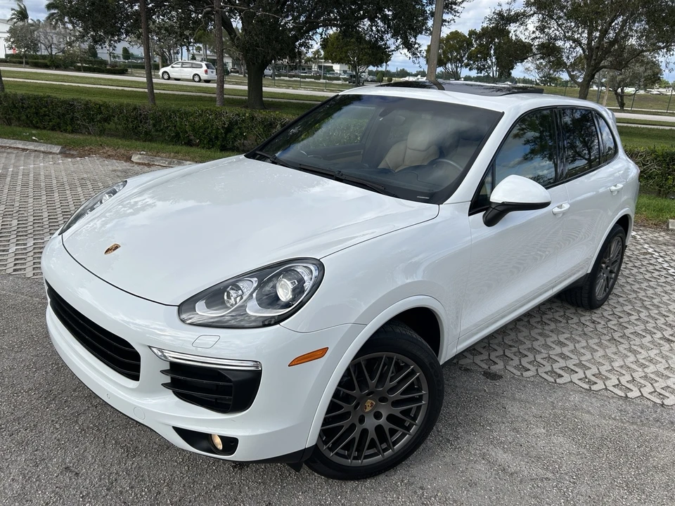 2017 Porsche 958 Cayenne - Image 13 of 21