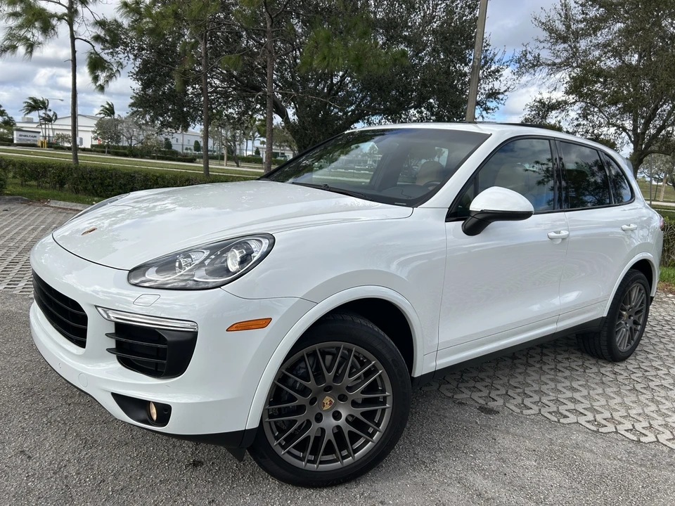 2017 Porsche 958 Cayenne - Image 10 of 21