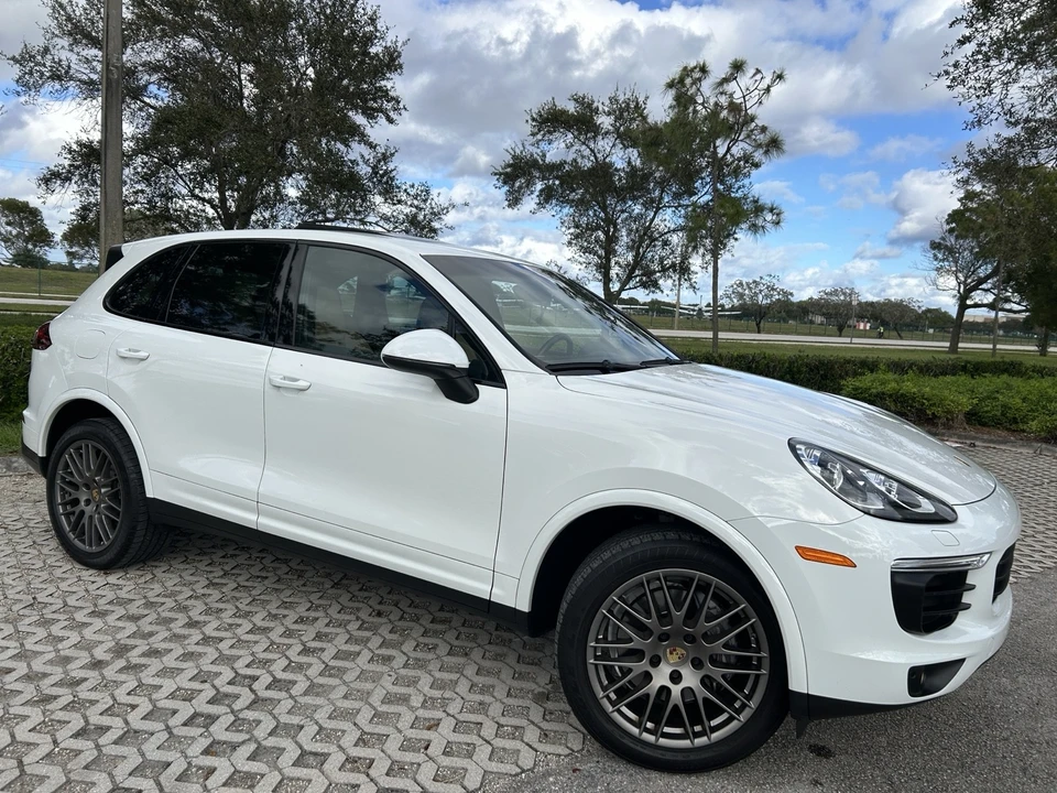 2017 Porsche 958 Cayenne - Image 3 of 21