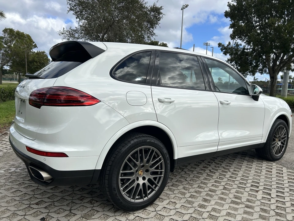 2017 Porsche 958 Cayenne - Image 8 of 21