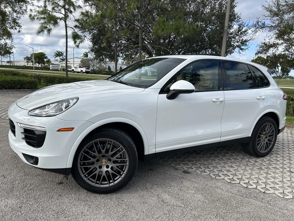 2017 Porsche 958 Cayenne - Image 11 of 21