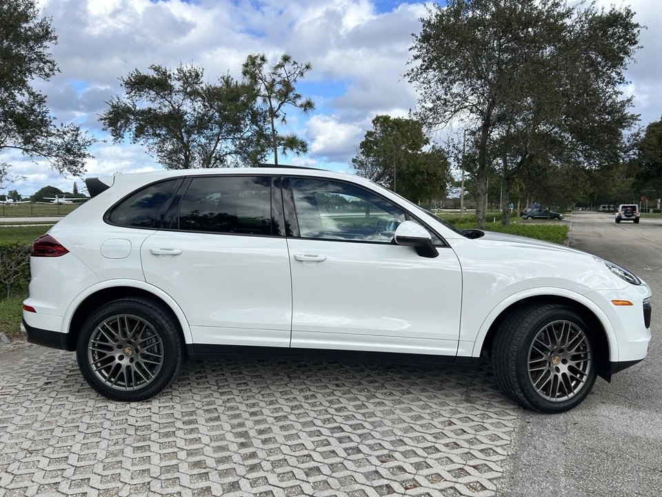 2017 Porsche 958 Cayenne - Image 6 of 21