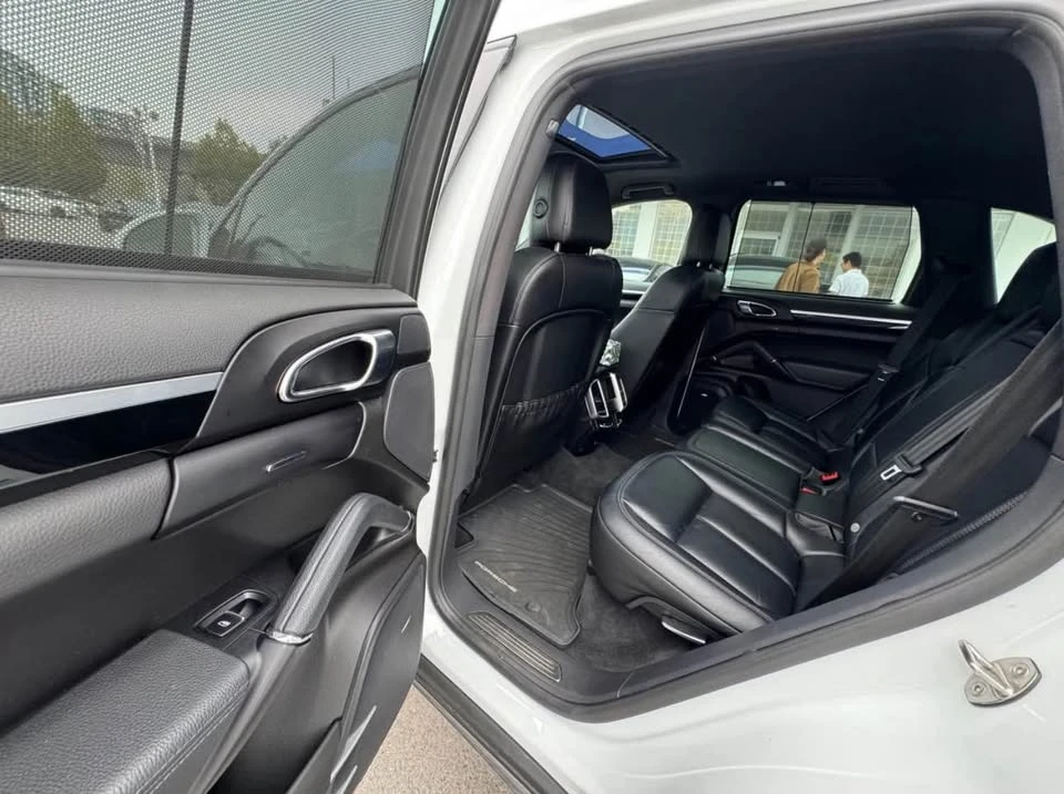 2017 Porsche 958 Cayenne - Image 10 of 20