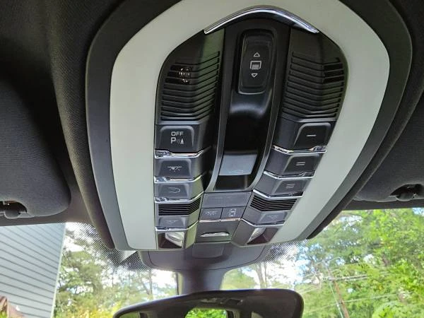 2017 Porsche 958 Cayenne - Image 12 of 16