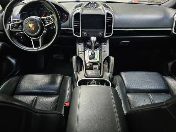 2017 Porsche 958 Cayenne - Image 8 of 16