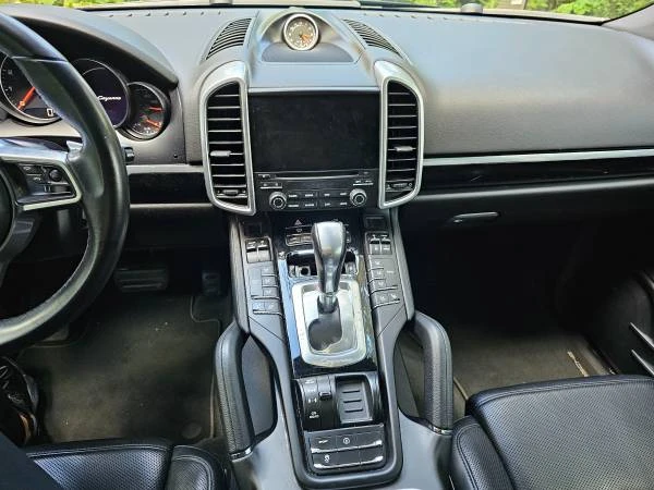 2017 Porsche 958 Cayenne - Image 11 of 16