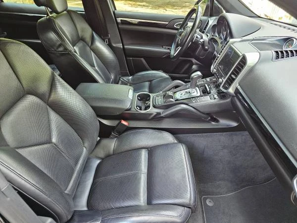 2017 Porsche 958 Cayenne - Image 14 of 16