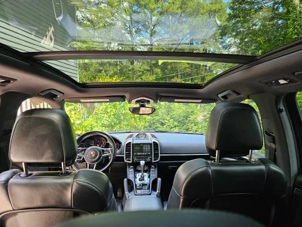 2017 Porsche 958 Cayenne - Image 10 of 16