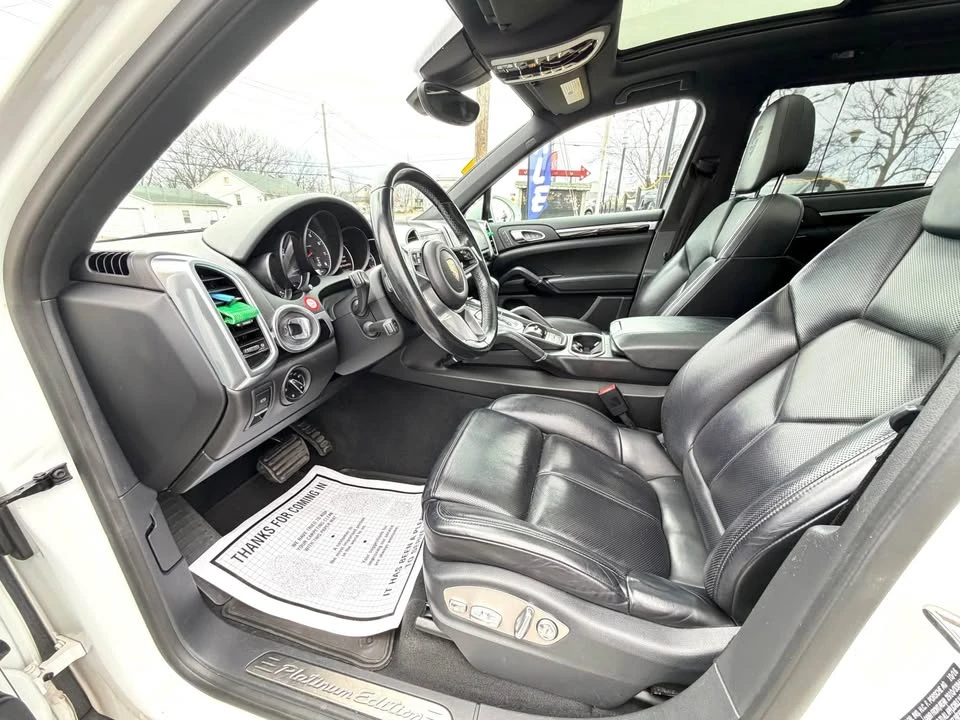 2017 Porsche 958 Cayenne - Image 6 of 9