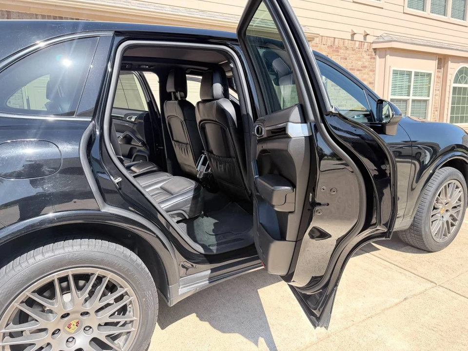 2017 Porsche 958 Cayenne - Image 10 of 20