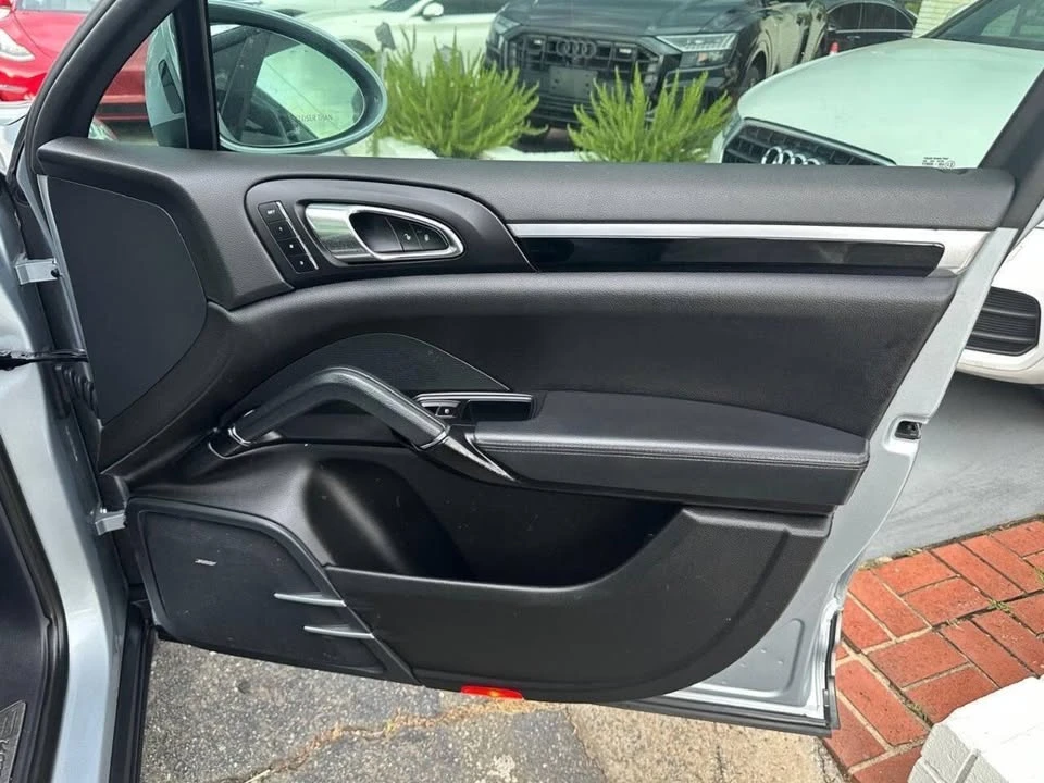 2017 Porsche 958 Cayenne - Image 13 of 20