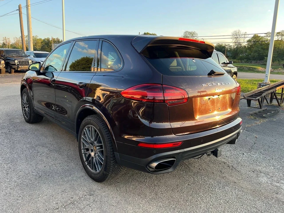 2017 Porsche 958 Cayenne - Image 3 of 8