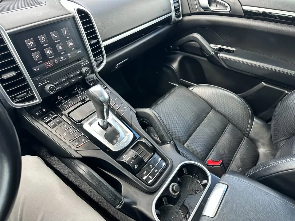 2017 Porsche 958 Cayenne - Image 16 of 20