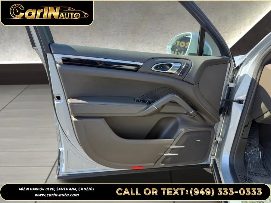 2017 Porsche 958 Cayenne - Image 16 of 20
