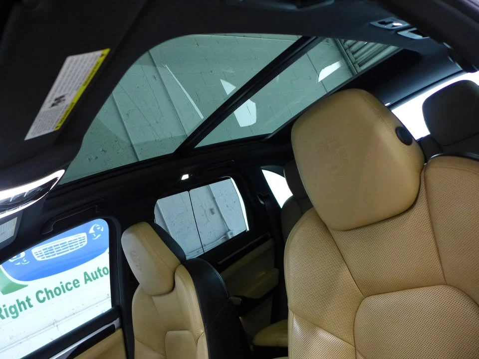 2017 Porsche 958 Cayenne - Image 10 of 20