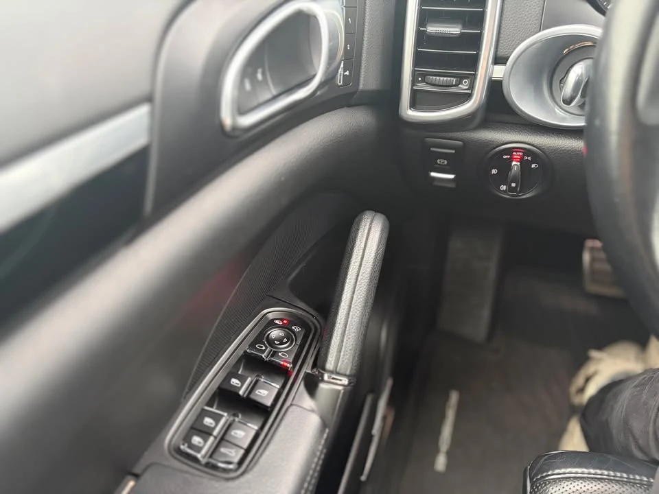 2017 Porsche 958 Cayenne - Image 16 of 19