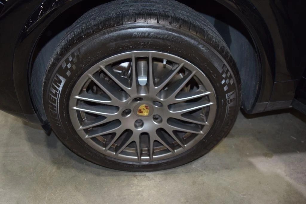 2017 Porsche 958 Cayenne - Image 13 of 31
