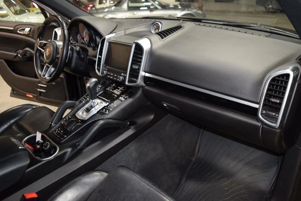 2017 Porsche 958 Cayenne - Image 25 of 31