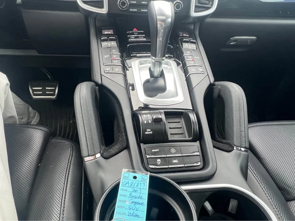 2017 Porsche 958 Cayenne - Image 16 of 20