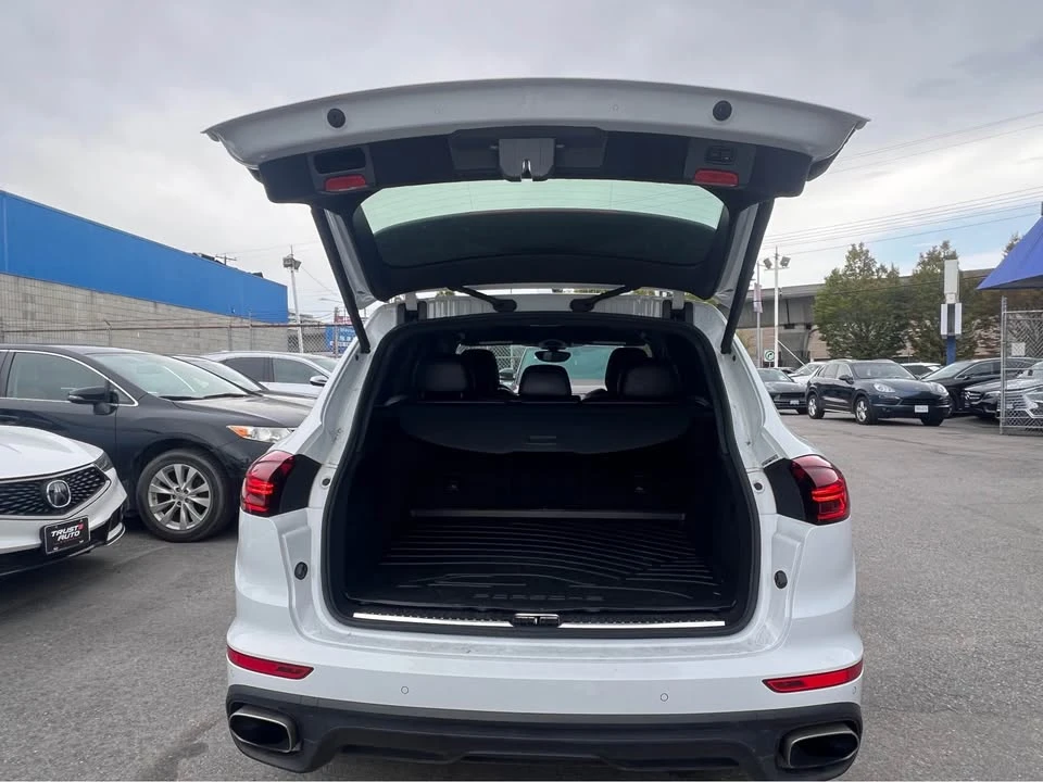 2017 Porsche 958 Cayenne - Image 10 of 20