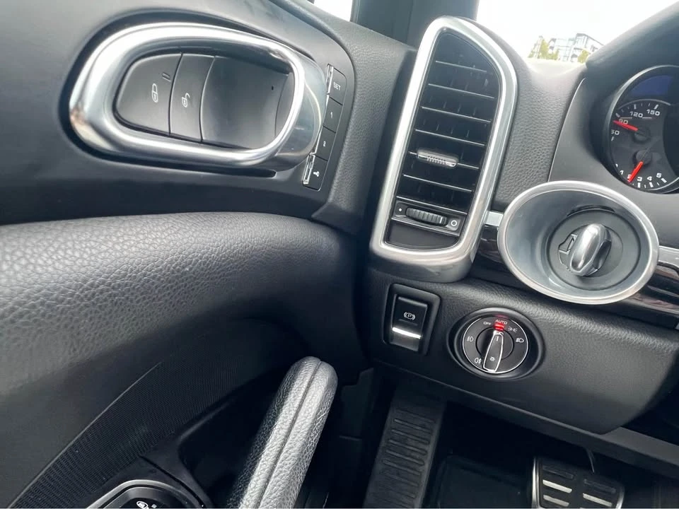 2017 Porsche 958 Cayenne - Image 12 of 20